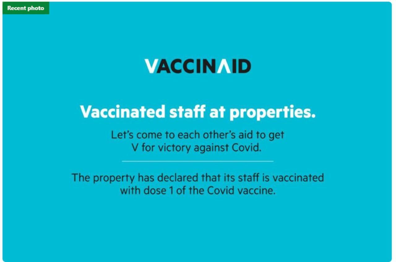 Vaccinated Staff - Oyo 1230 Kampoeng Osing Syariah Guesthouse Banyuwangi  Exterior foto